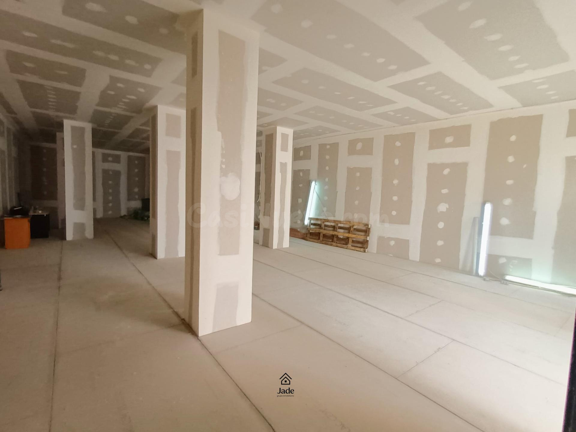 Local comercial recién reformado junto a la emblemática Plaz - foto 3