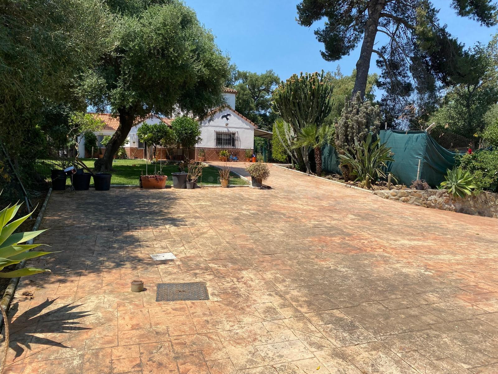 Encantadora finca urbana en el centro del pueblo - foto 2