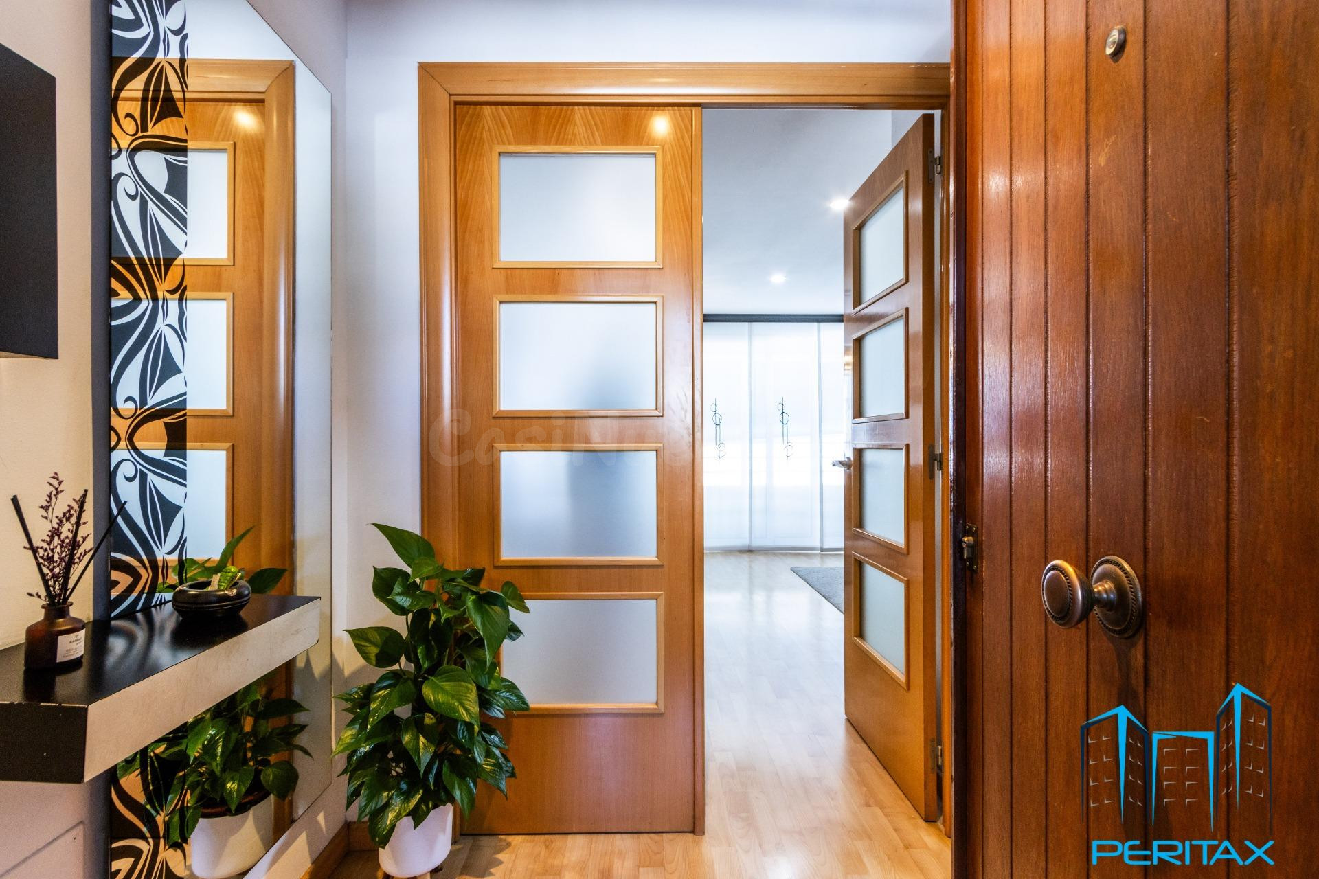 Vivir en “El Barco” de Sabadell: vivienda reformada con pisc - foto 2