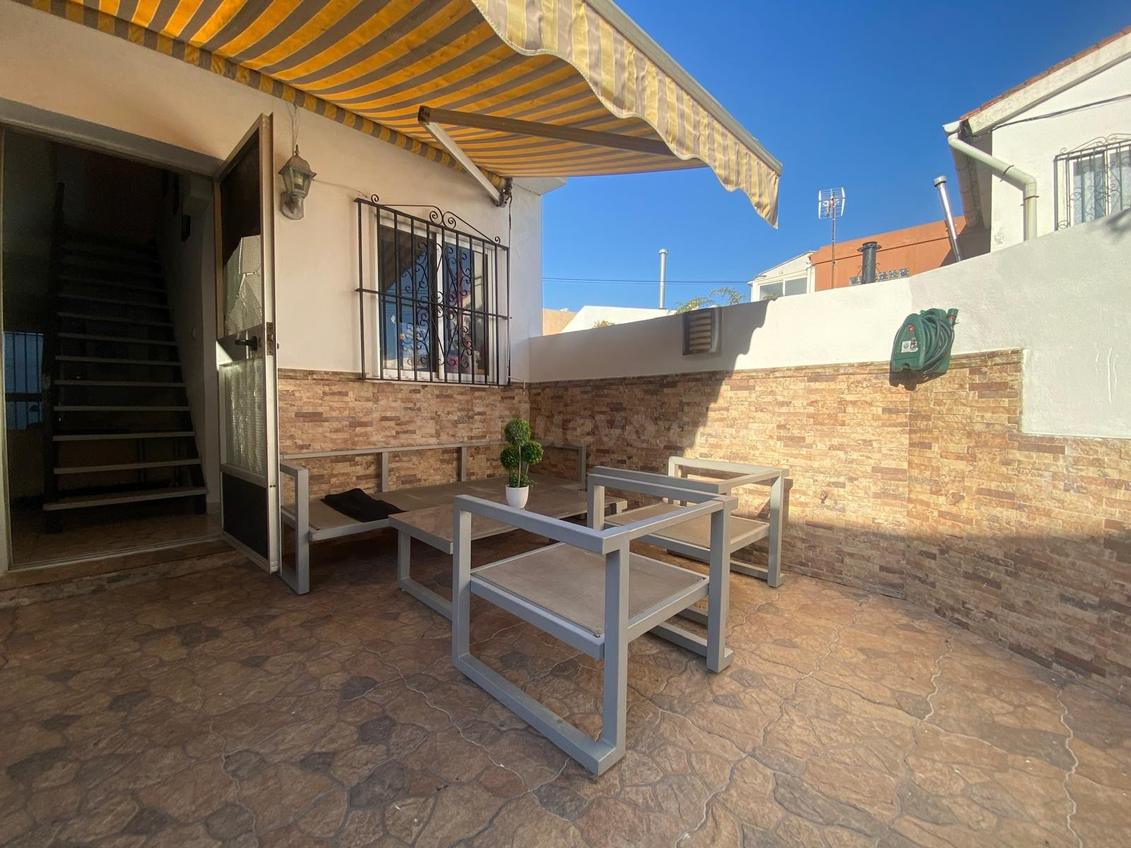 Precioso Adosado en Urbanización Privada con piscina, aparca - foto 5