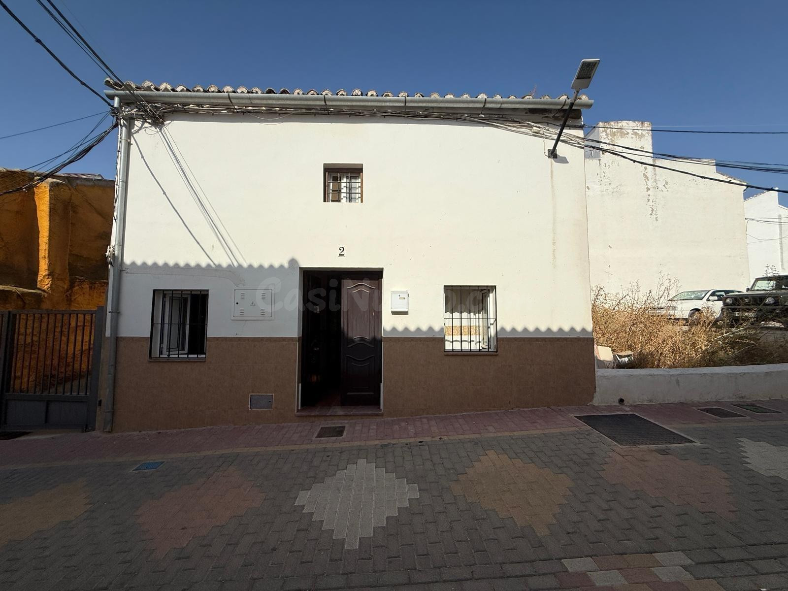 Oportunidad en Almargen (Málaga): Casa de pueblo con patio y