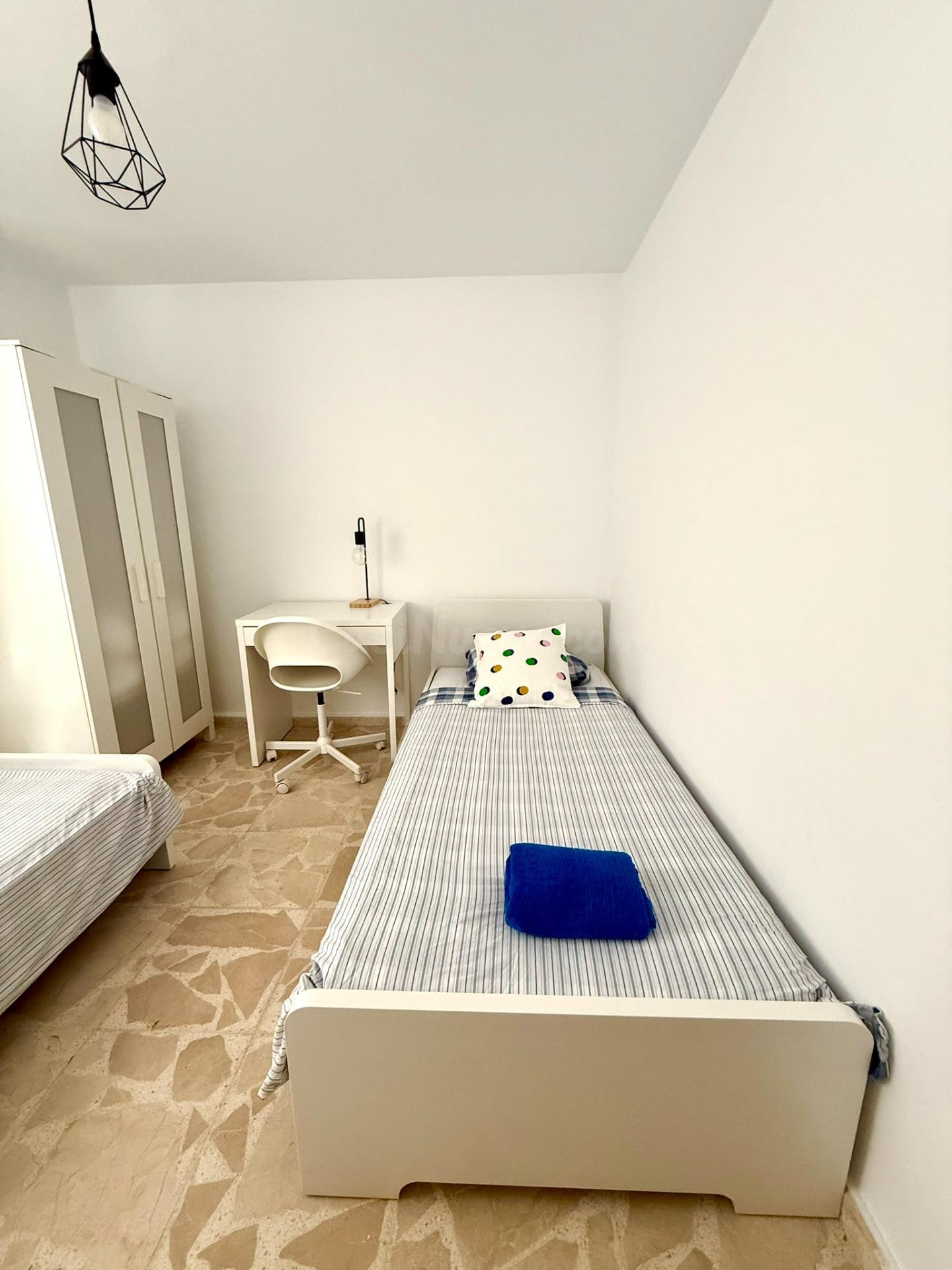 ENCANTADOR APARTAMENTO COMPLETAMENTE REFORMADO EN SOTOGRANDE - foto 2