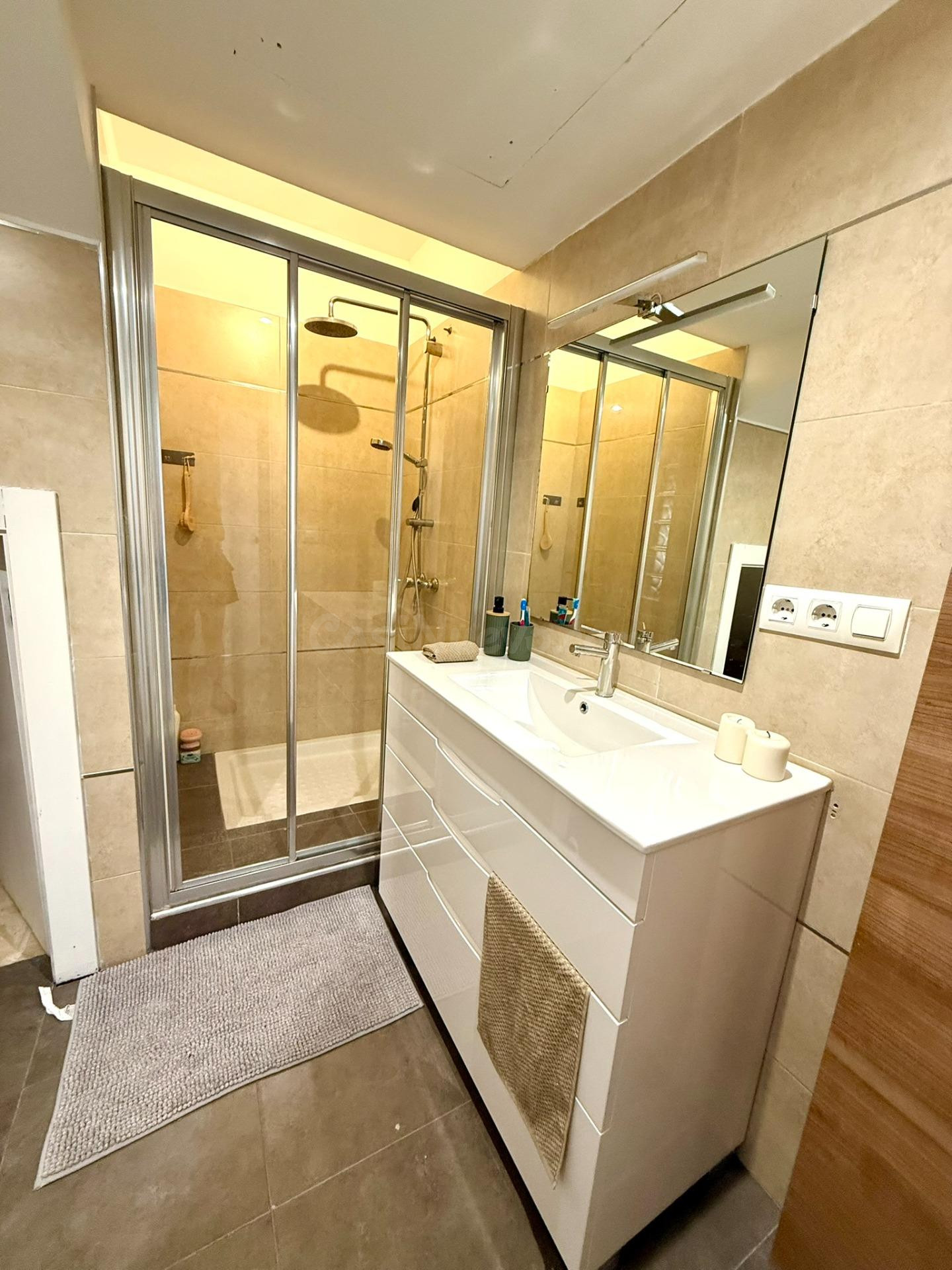 ENCANTADOR APARTAMENTO COMPLETAMENTE REFORMADO EN SOTOGRANDE - foto 5