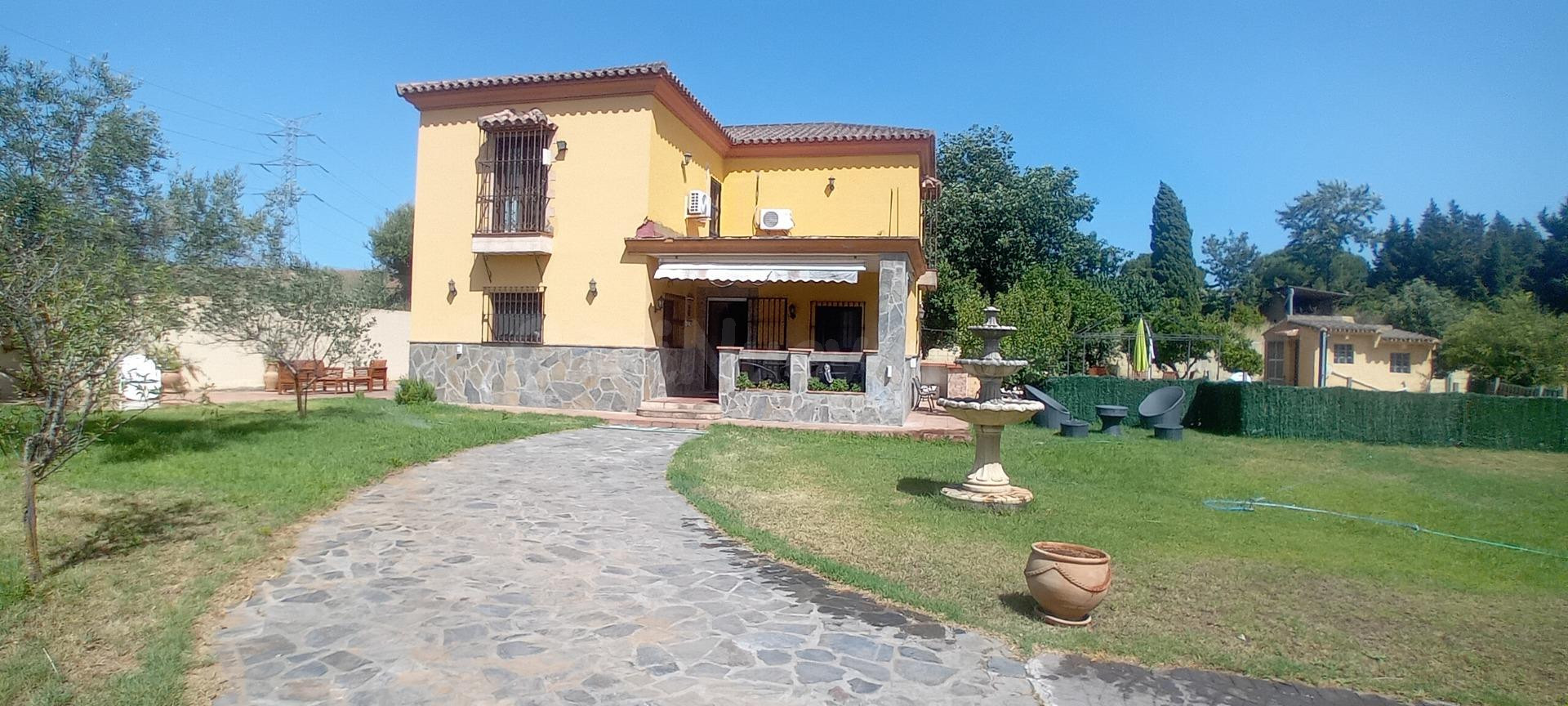 Chalet con 2000m2 de parcela en San Roque