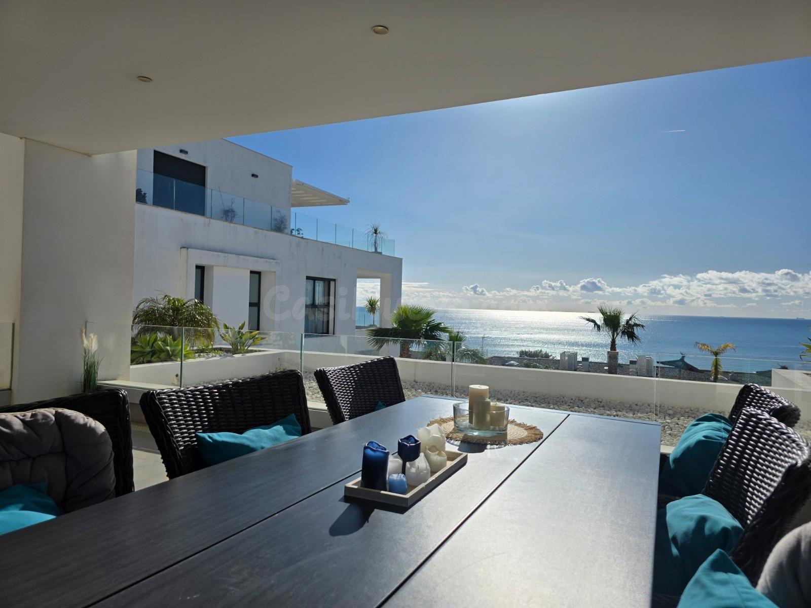 Exclusivo apartamento de lujo en primera línea de mar en Alc