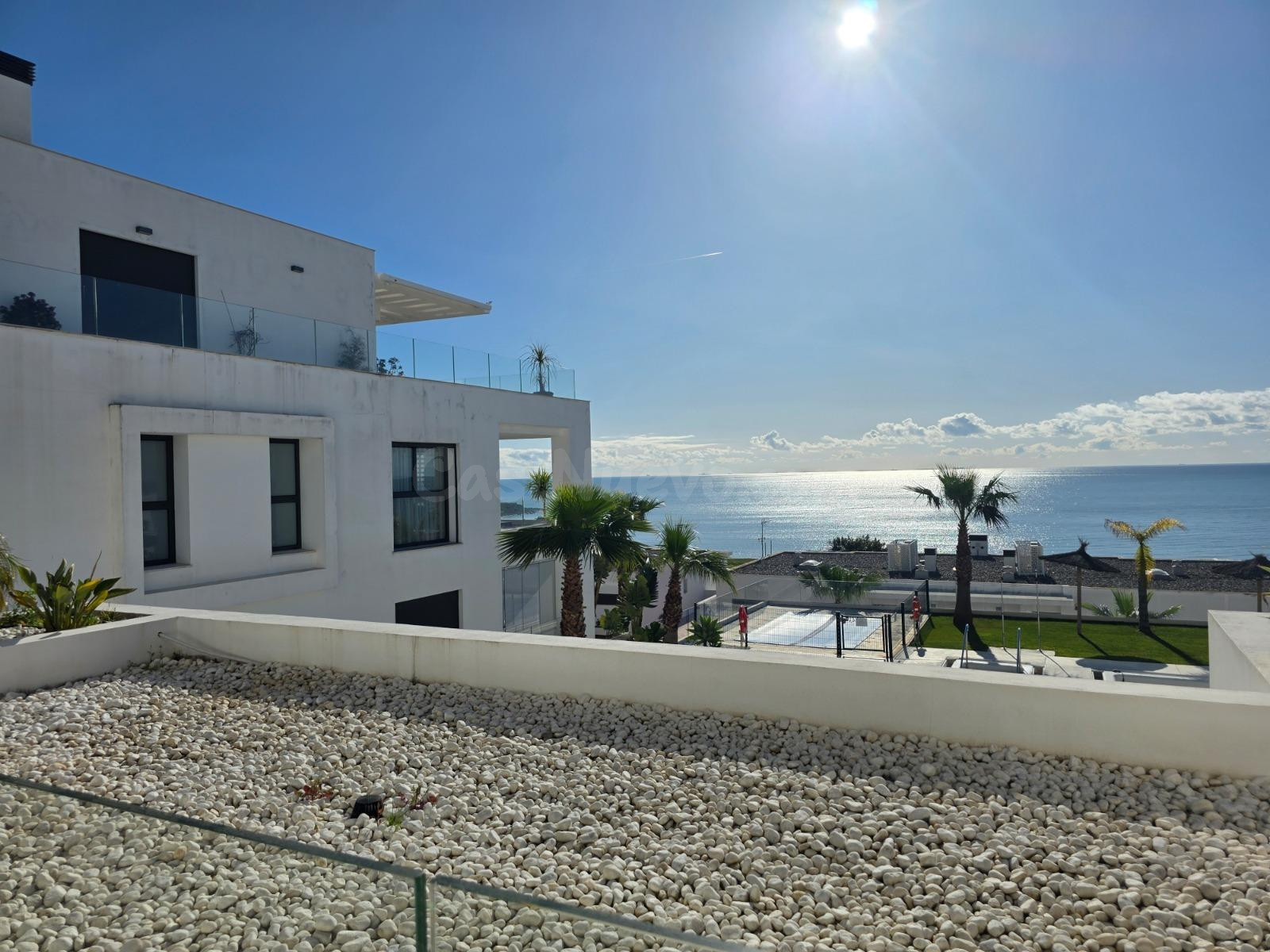 Exclusivo apartamento de lujo en primera línea de mar en Alc - foto 3