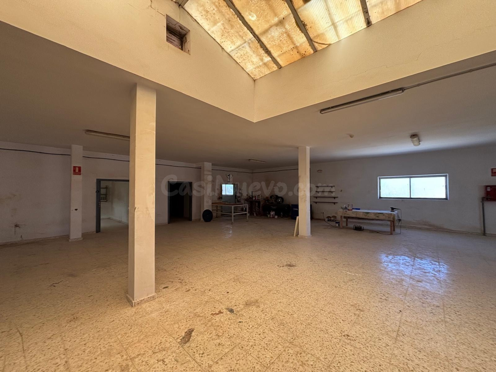 LOCAL CON PROYECTO PARA APARTAMENTOS