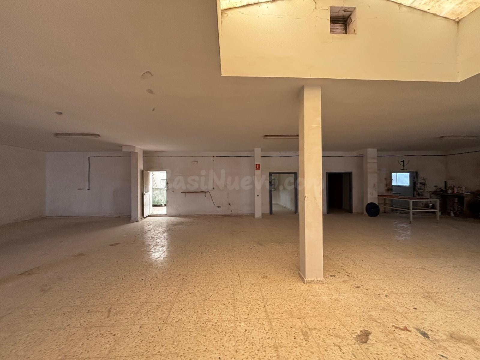 LOCAL CON PROYECTO PARA APARTAMENTOS - foto 4