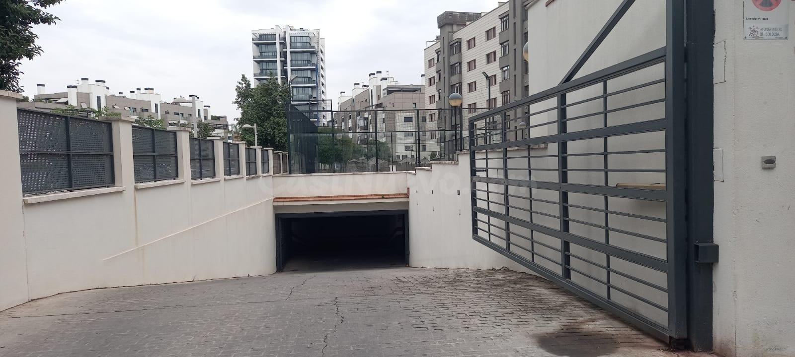 VENTA DE PLAZA DE PARKING CON TRASTERO JUNTO ARROYO DEL MORO