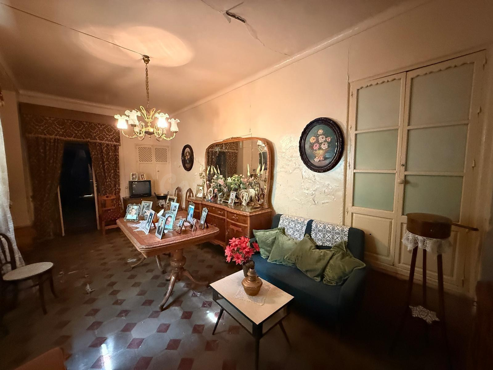 Casa señorial con gran fachada y patios en Aguilar de la Fro