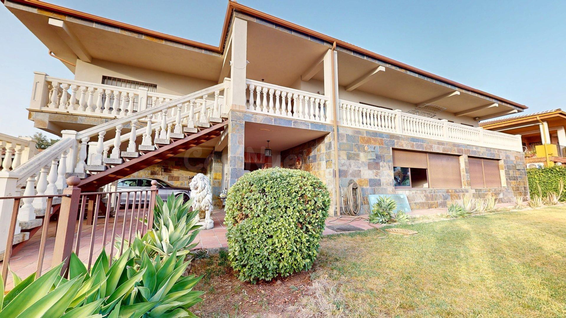 MAGNIFICO CHALET INDEPENDIENTE EN ZONA SANSUEÑA, CON DOS PLA - foto 2
