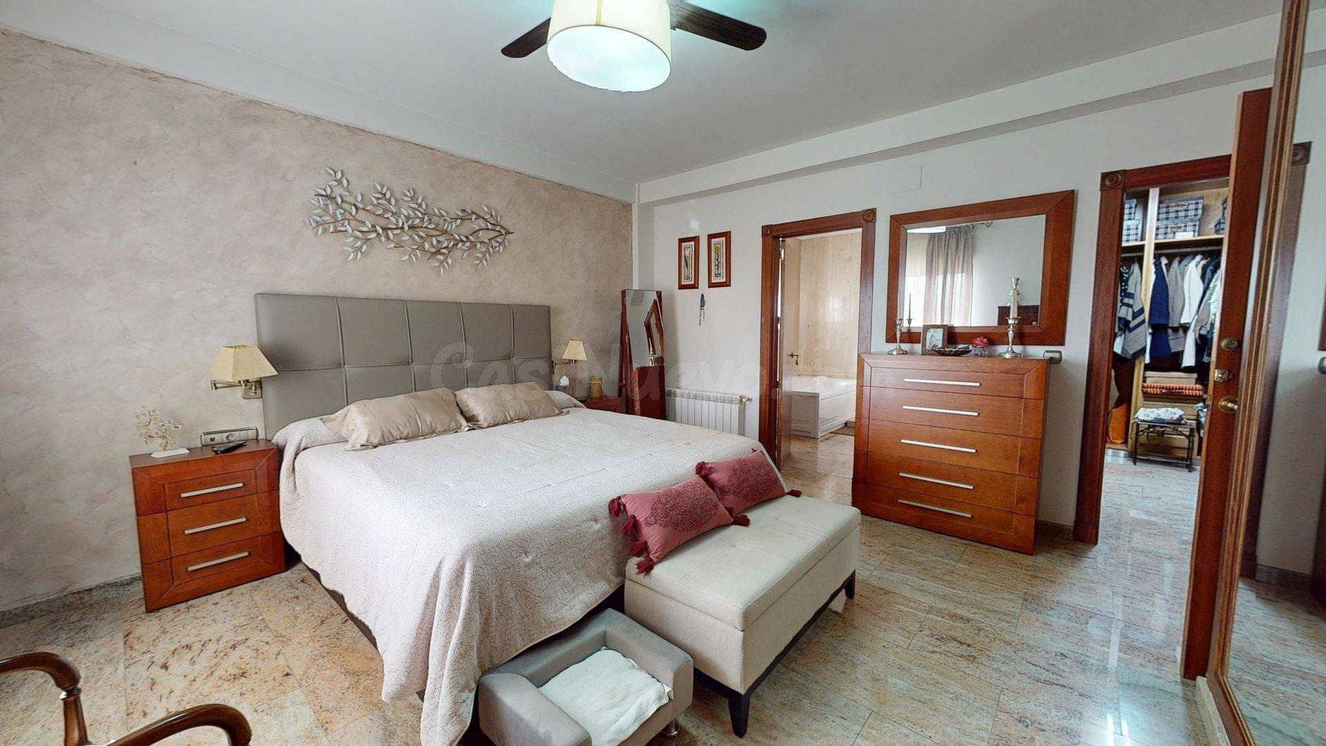 MAGNIFICO CHALET INDEPENDIENTE EN ZONA SANSUEÑA, CON DOS PLA - foto 5
