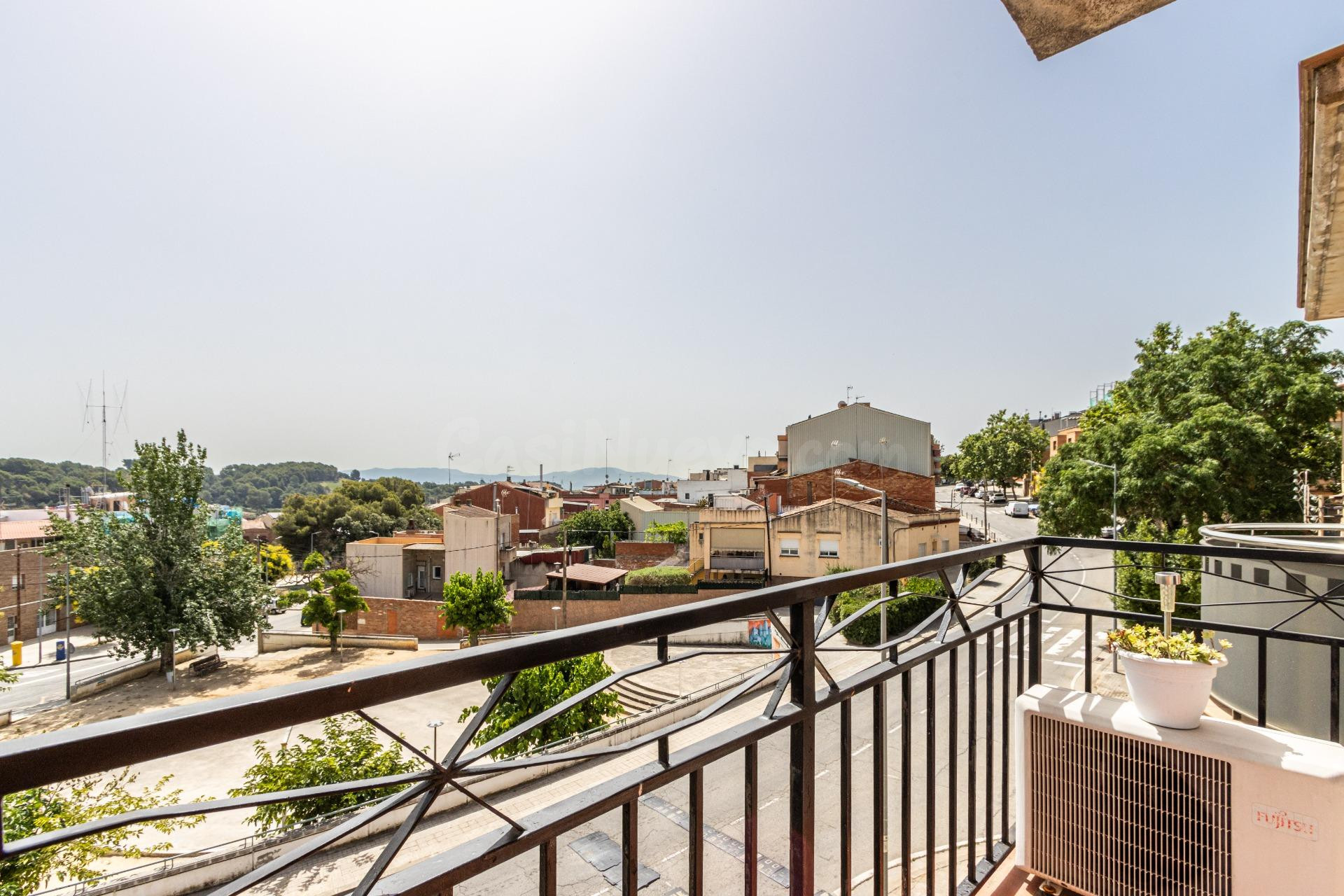 PISO CON DOS BALCONES PARA ENTRAR A VIVIR, FINCA DE SOLO DOS VECINOS