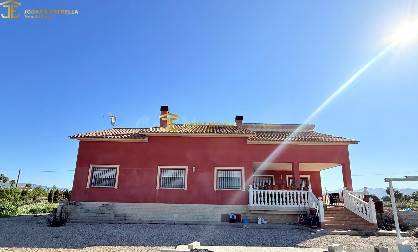 ESTUPENDO CHALET EN LA ZONA DE CAZALLA. PARA ENTRAR A VIVIR. - foto 2