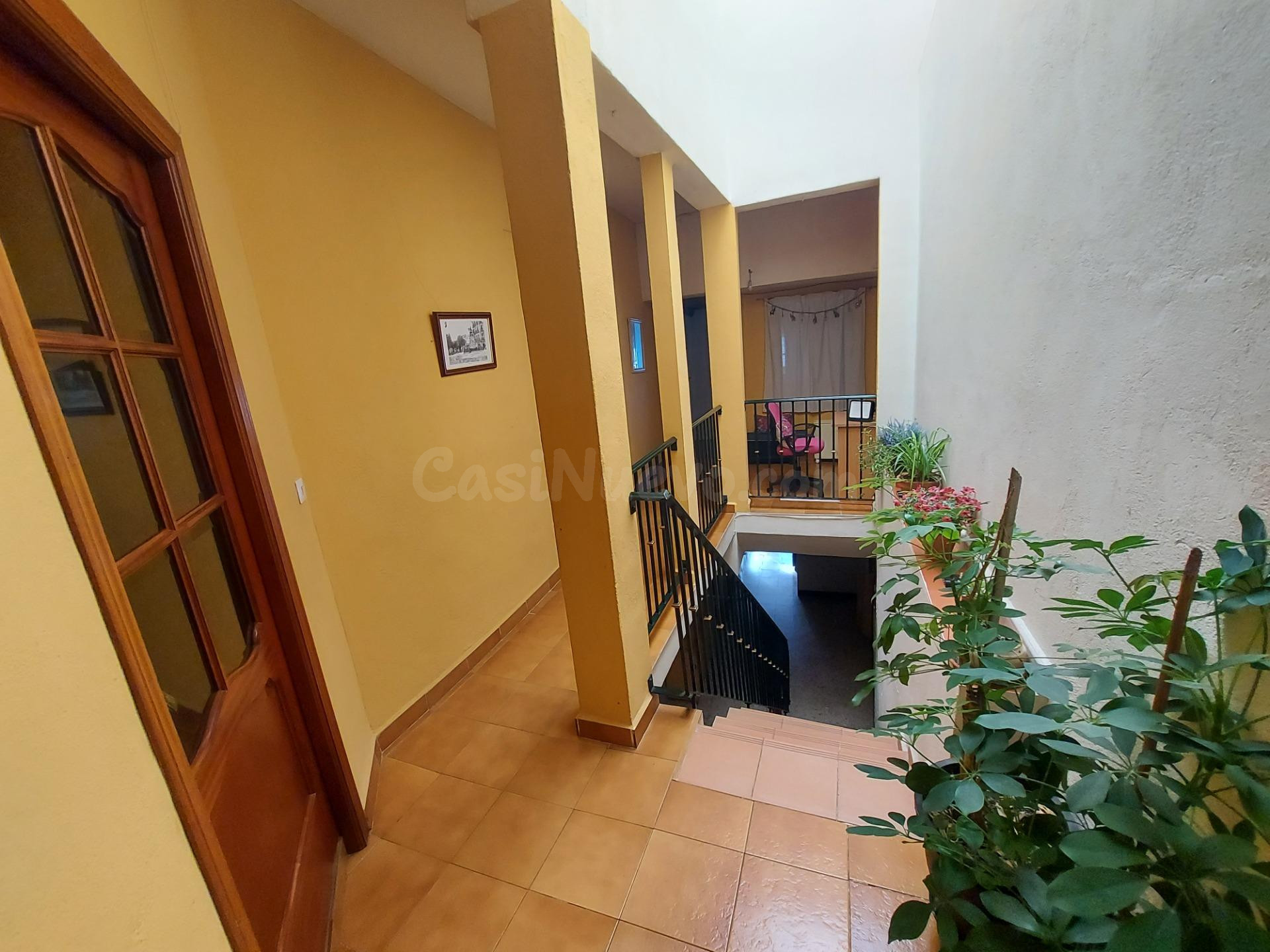 ESPECTACULAR CASA JUNTO A LA RIBERA CON COCHERA OPCIONAL!!! - foto 2
