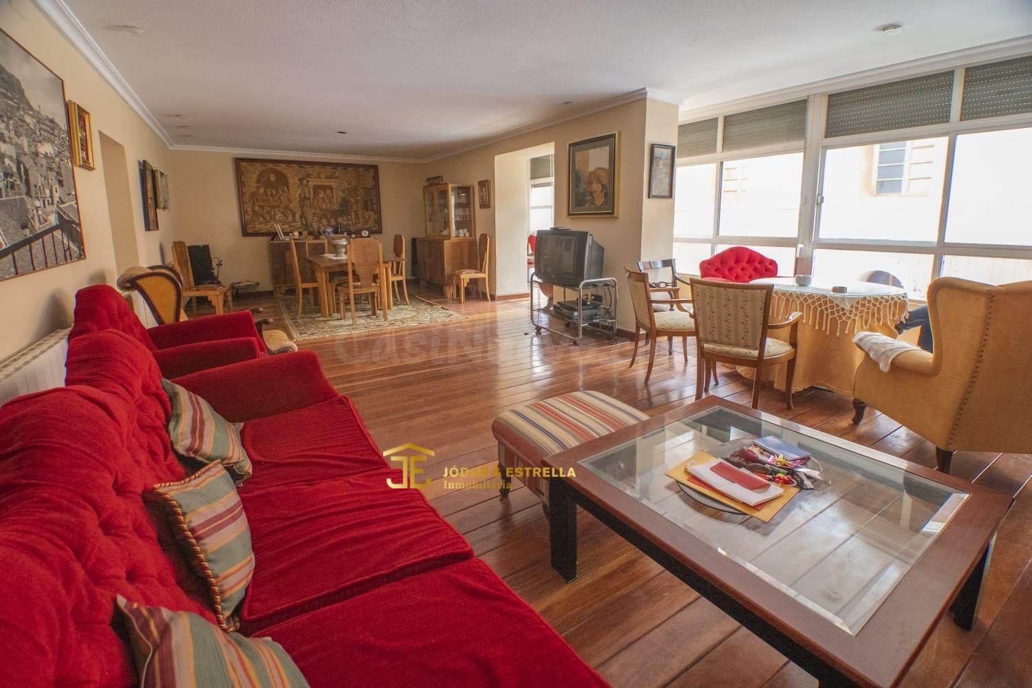MARAVILLOSA CASA EN PLAZA CALDERON.