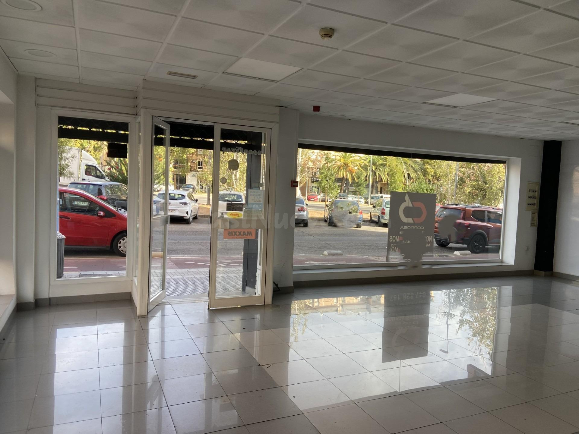 Local Comercial en Avenida de Carlos III. Haciendo Esquina - foto 5