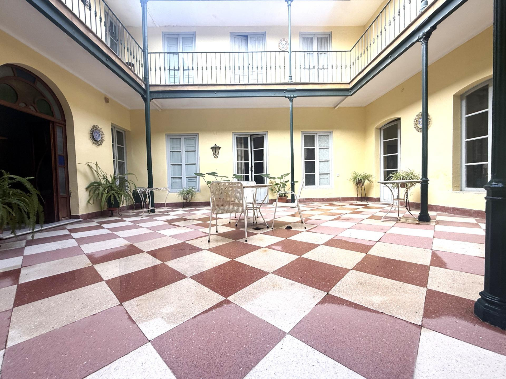 Casa con patio central y gran zona el corazón de Bujalance - foto 2