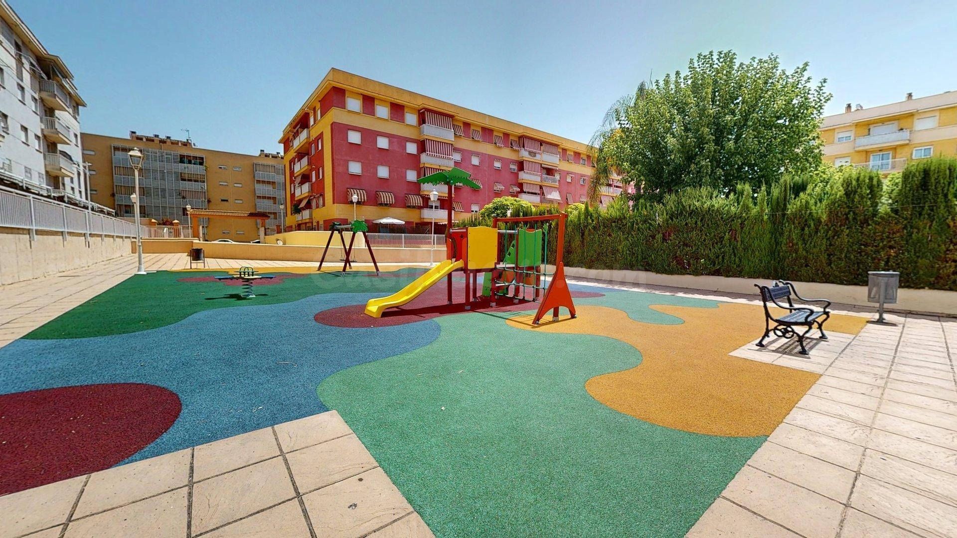 GRAN OPORTUNIDAD, ZONA ARROYO DEL MORO. AMPLIA VIVIENDA DE V - foto 2