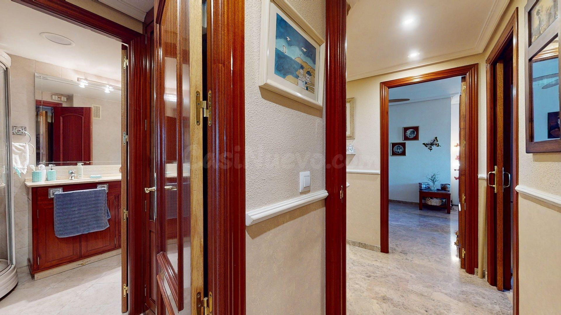 GRAN OPORTUNIDAD, ZONA ARROYO DEL MORO. AMPLIA VIVIENDA DE V - foto 5