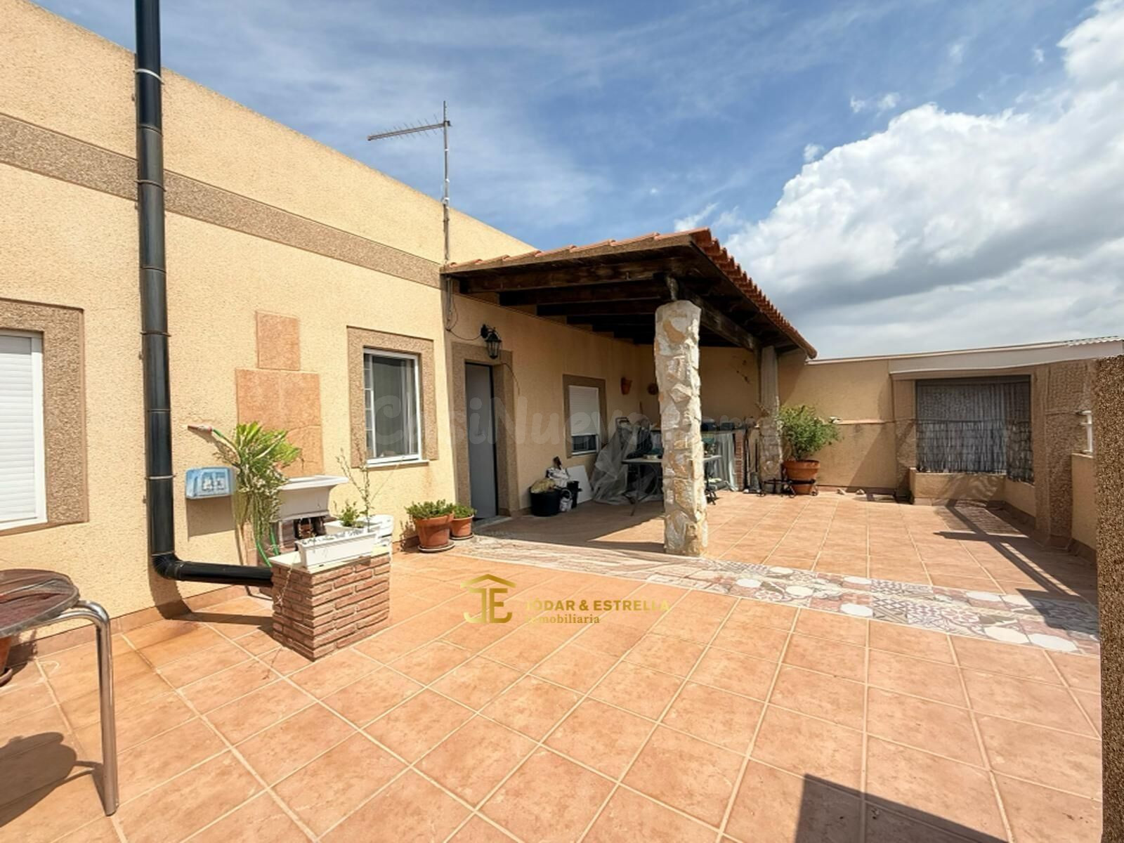 CASA CON AMPLIA TERRAZA EN VIRGEN DE LAS HUERTAS - foto 2