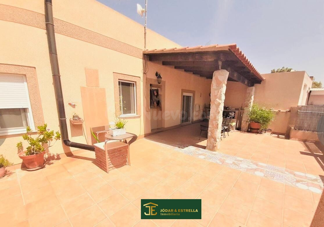 CASA CON AMPLIA TERRAZA EN VIRGEN DE LAS HUERTAS - foto 3