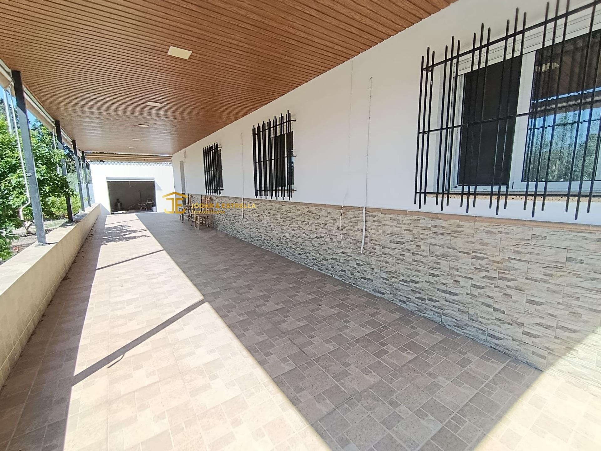 Chalet de 4 dormitorios sobre parcela de 1400 metros en Lorc