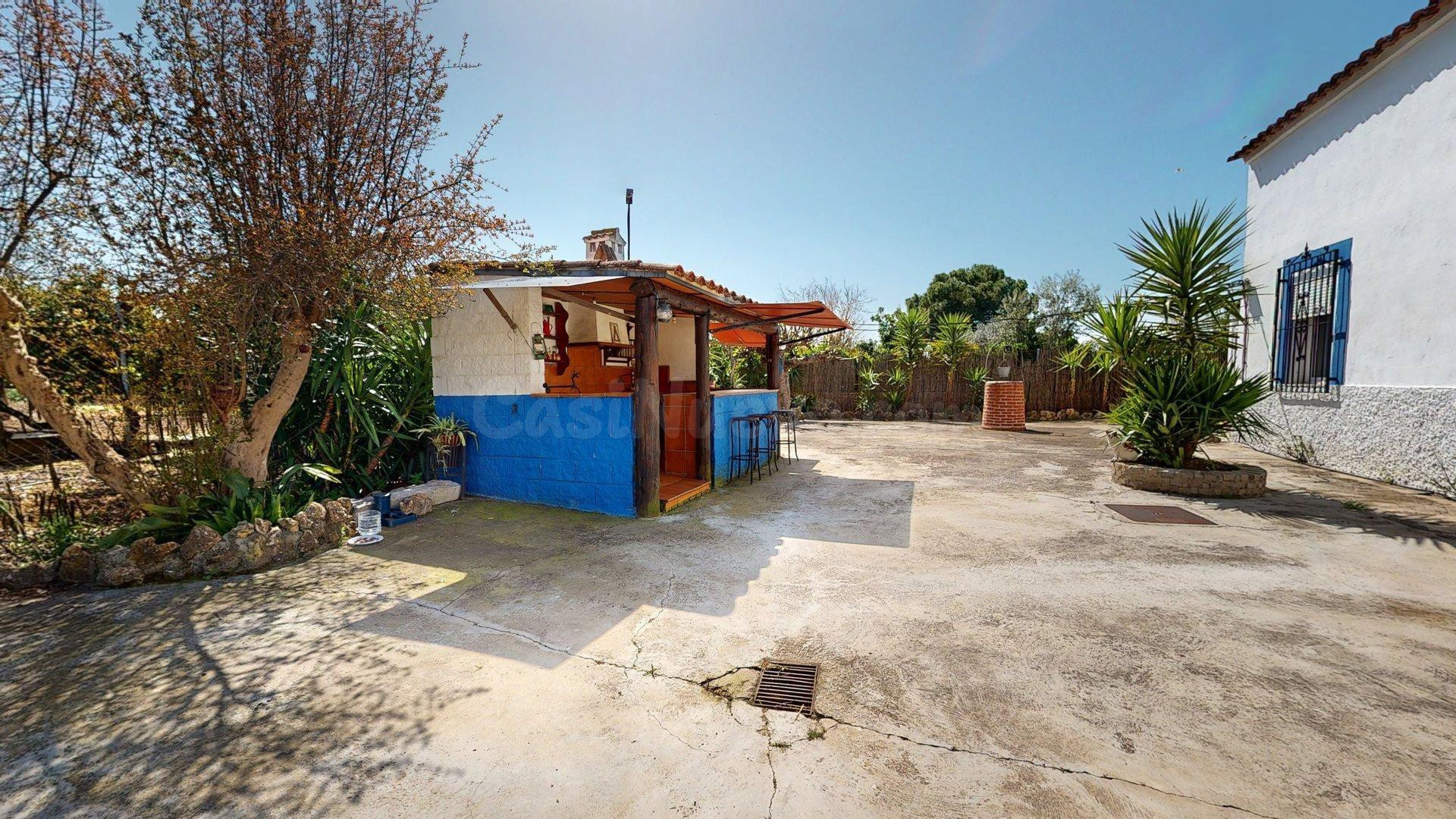 PARCELA INDEPENDIENTE DE 1.490 m2 CON VIVIENDA, PISCINA Y ZO - foto 2
