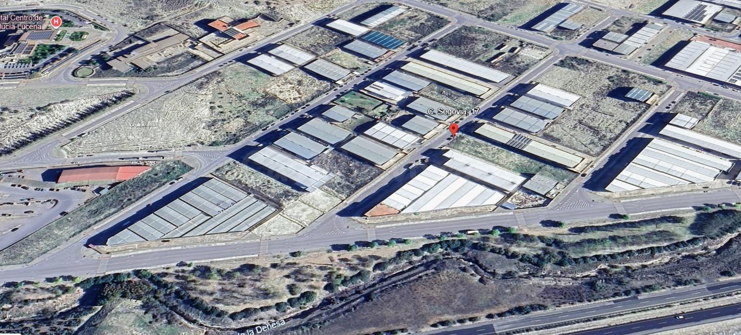 EXCELENTE PARCELA INDUSTRIAL EN LUCENA CON GRAN ubicación - foto 2
