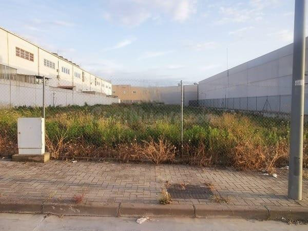 EXCELENTE PARCELA INDUSTRIAL EN LUCENA CON GRAN ubicación - foto 4
