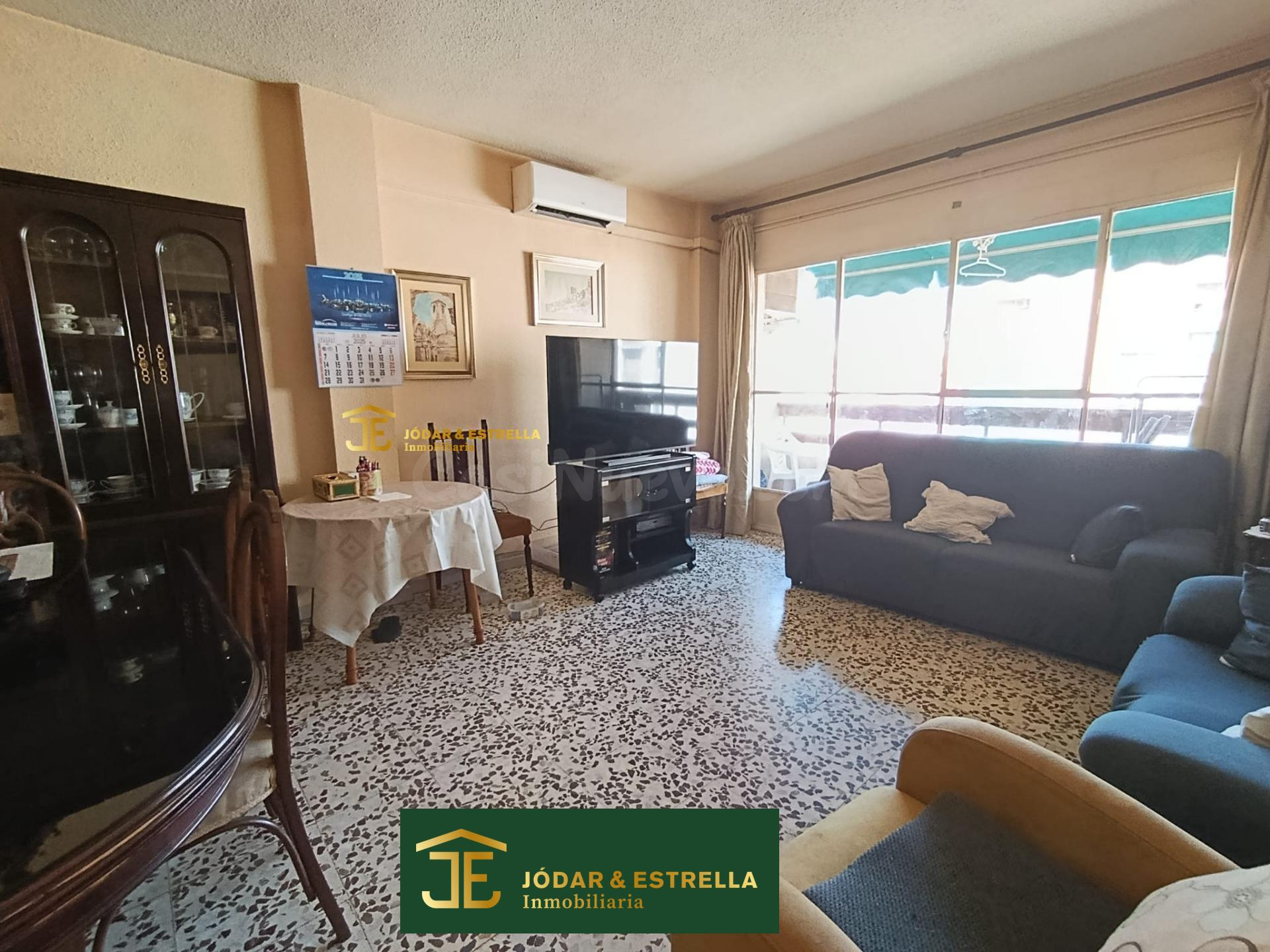 AMPLIO PISO DE CUATRO DORMITORIOS EN JERONIMO SANTA FE. - foto 2