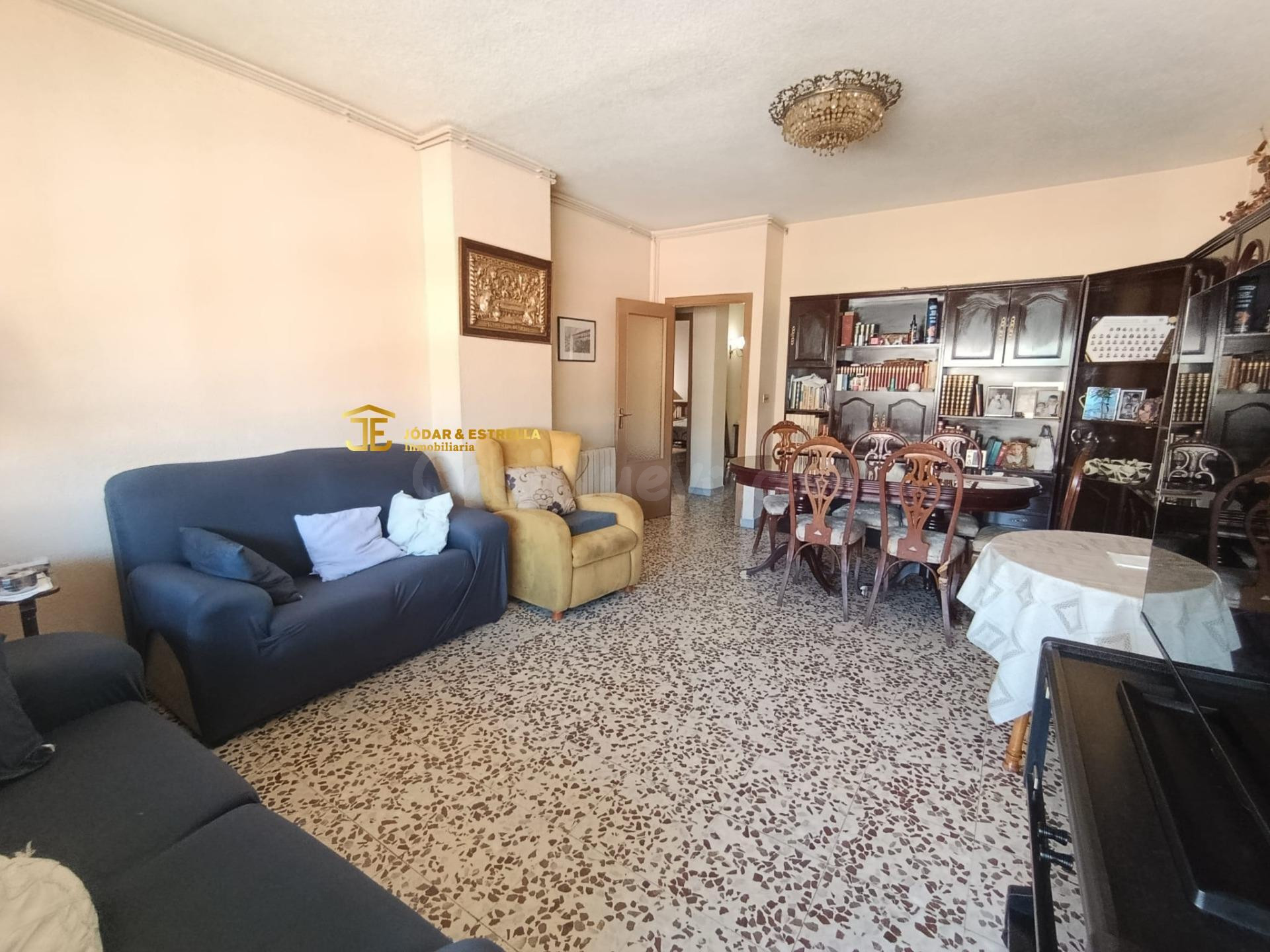 AMPLIO PISO DE CUATRO DORMITORIOS EN JERONIMO SANTA FE. - foto 5