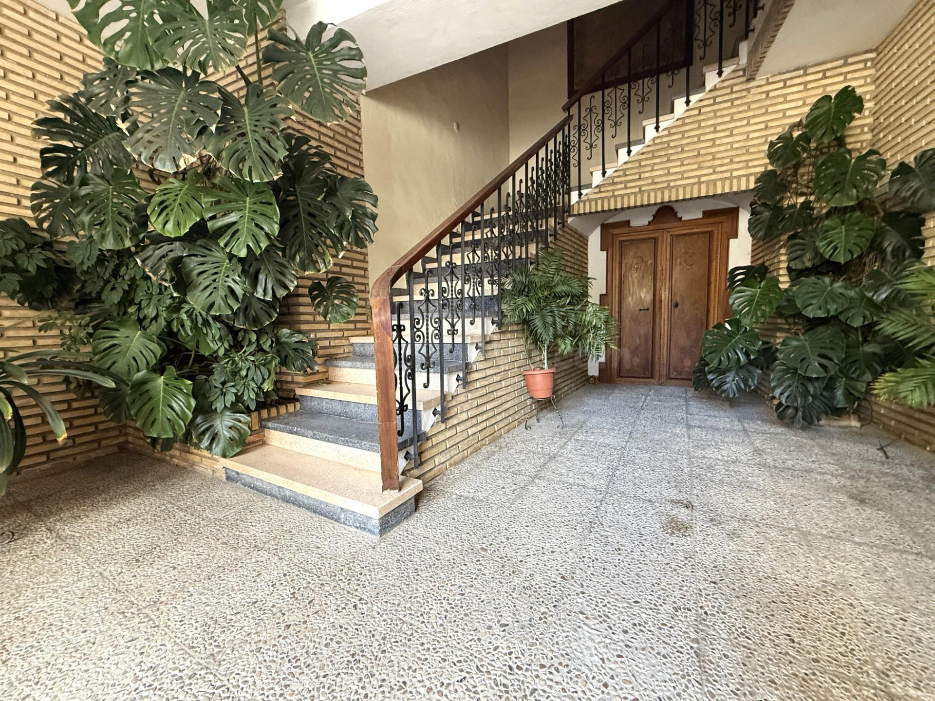 Casa de 533 m2 en el centro con grandes patios y múltiples p