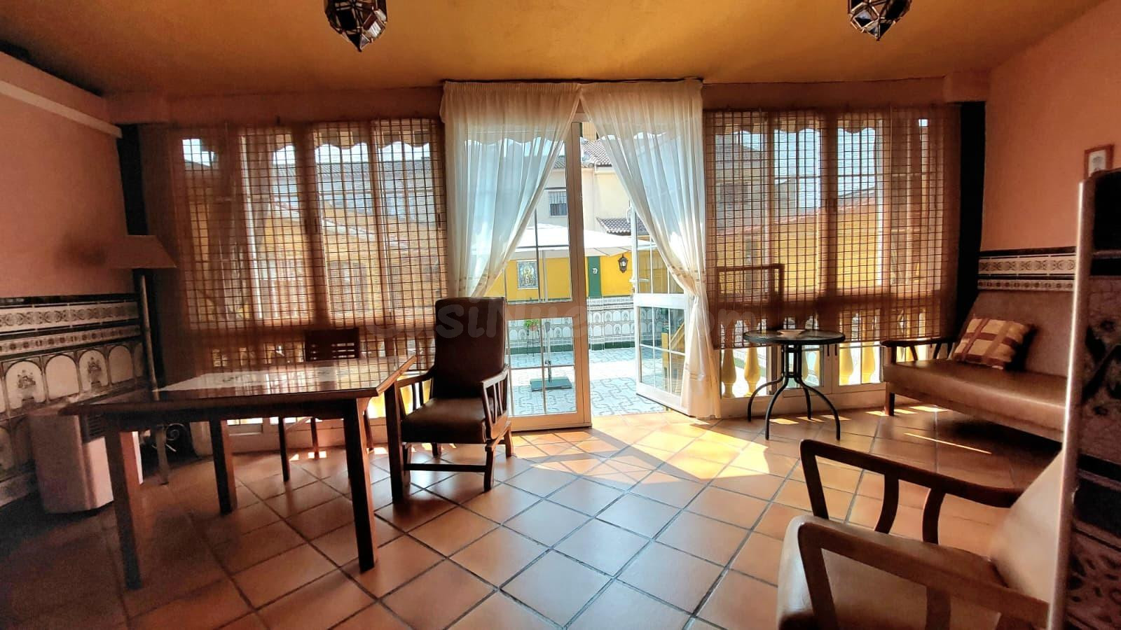 CASA EN VILLARRUBIA CON GARAJE , PATIO Y LISTO PARA ENTRAR A