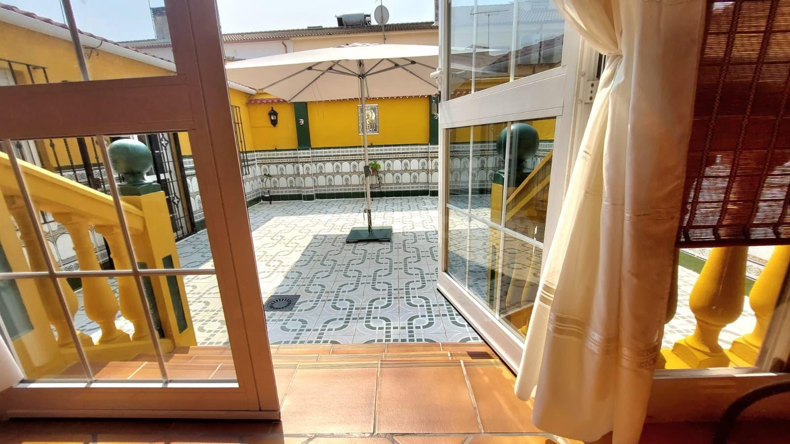 CASA EN VILLARRUBIA CON GARAJE , PATIO Y LISTO PARA ENTRAR A - foto 2