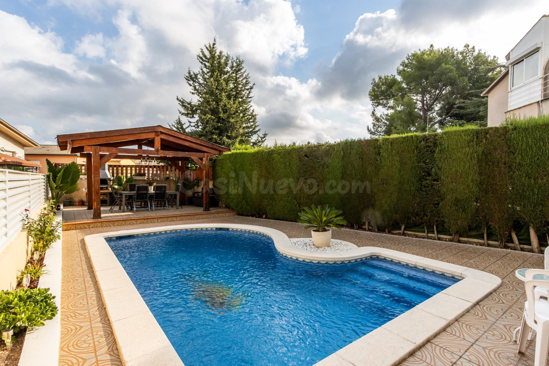 Casa adosada con piscina privada y parcela de 387 m2 en Font - foto 3