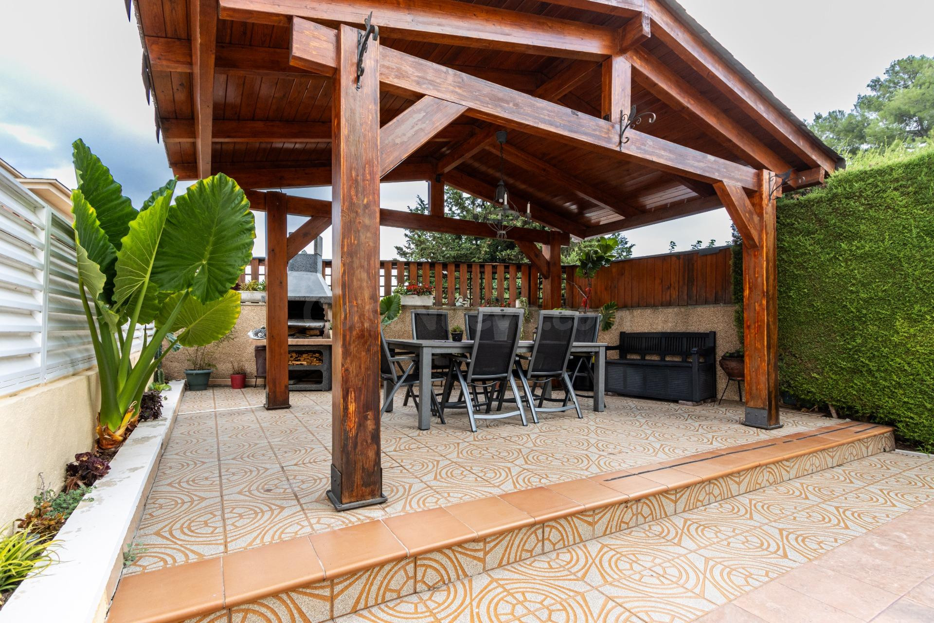 Casa adosada con piscina privada y parcela de 387 m2 en Font - foto 4