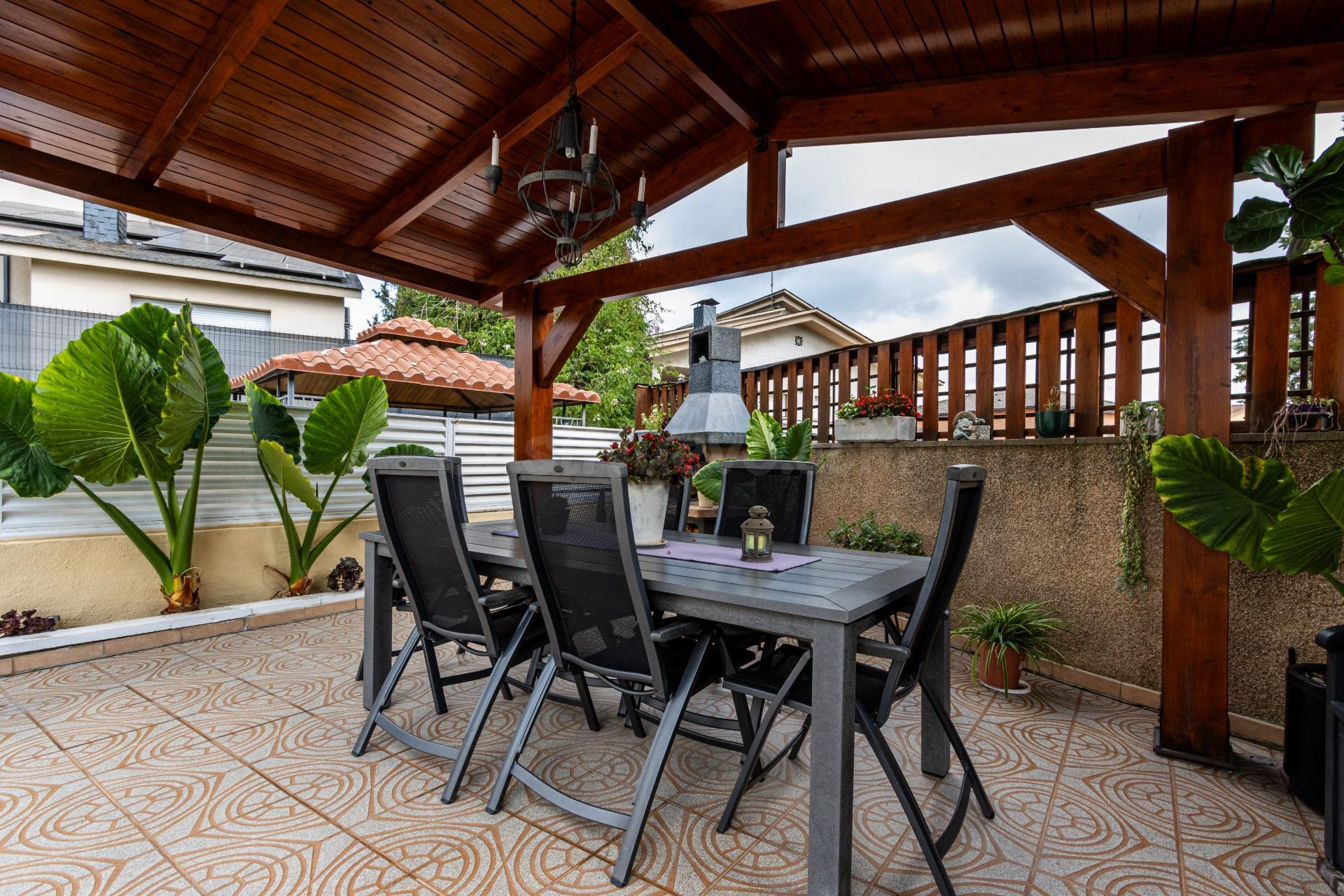 Casa adosada con piscina privada y parcela de 387 m2 en Font - foto 5