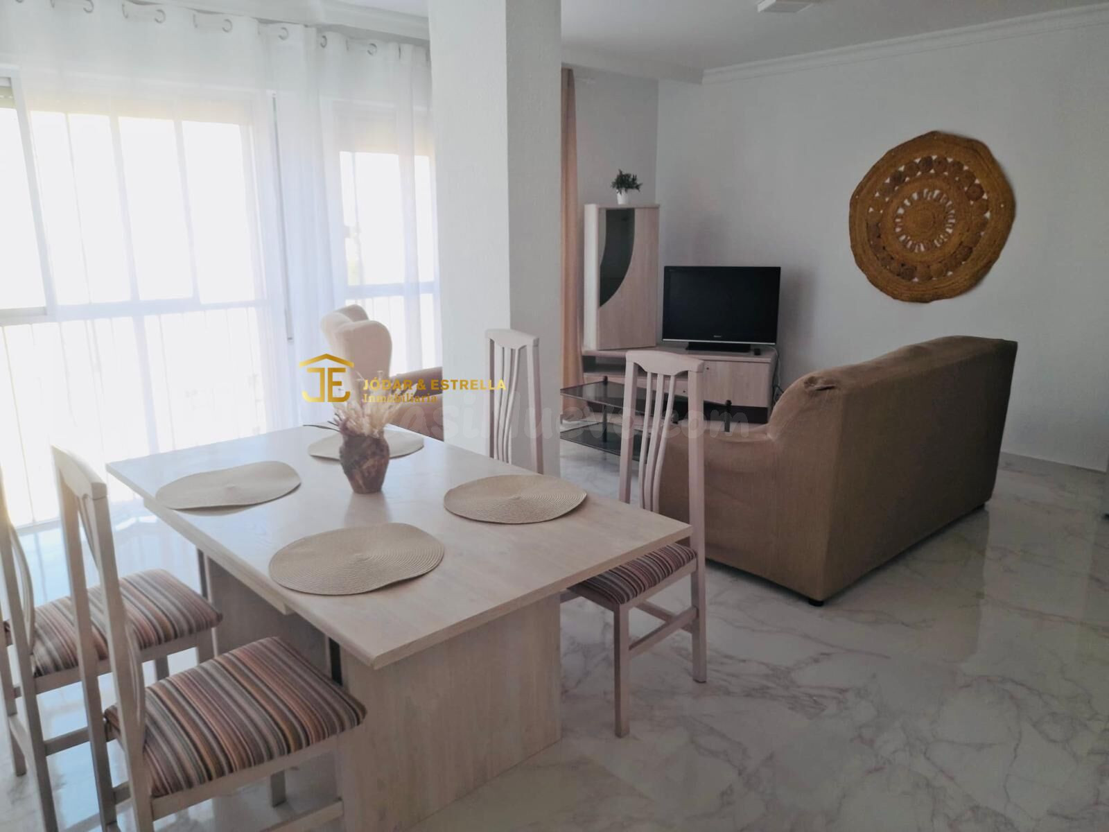 PISO DIVIDIDO EN DOS APARTAMENTOS CON 2 GARAJES IDEAL PARA I