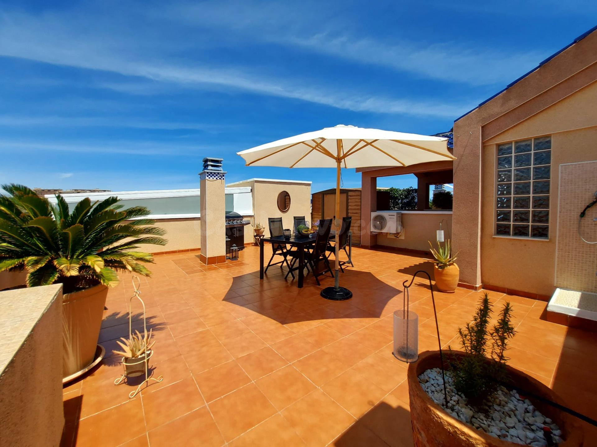 APARTAMENTO CON TERRAZA DE 50M2 A 600M DE LA PLAYA !!