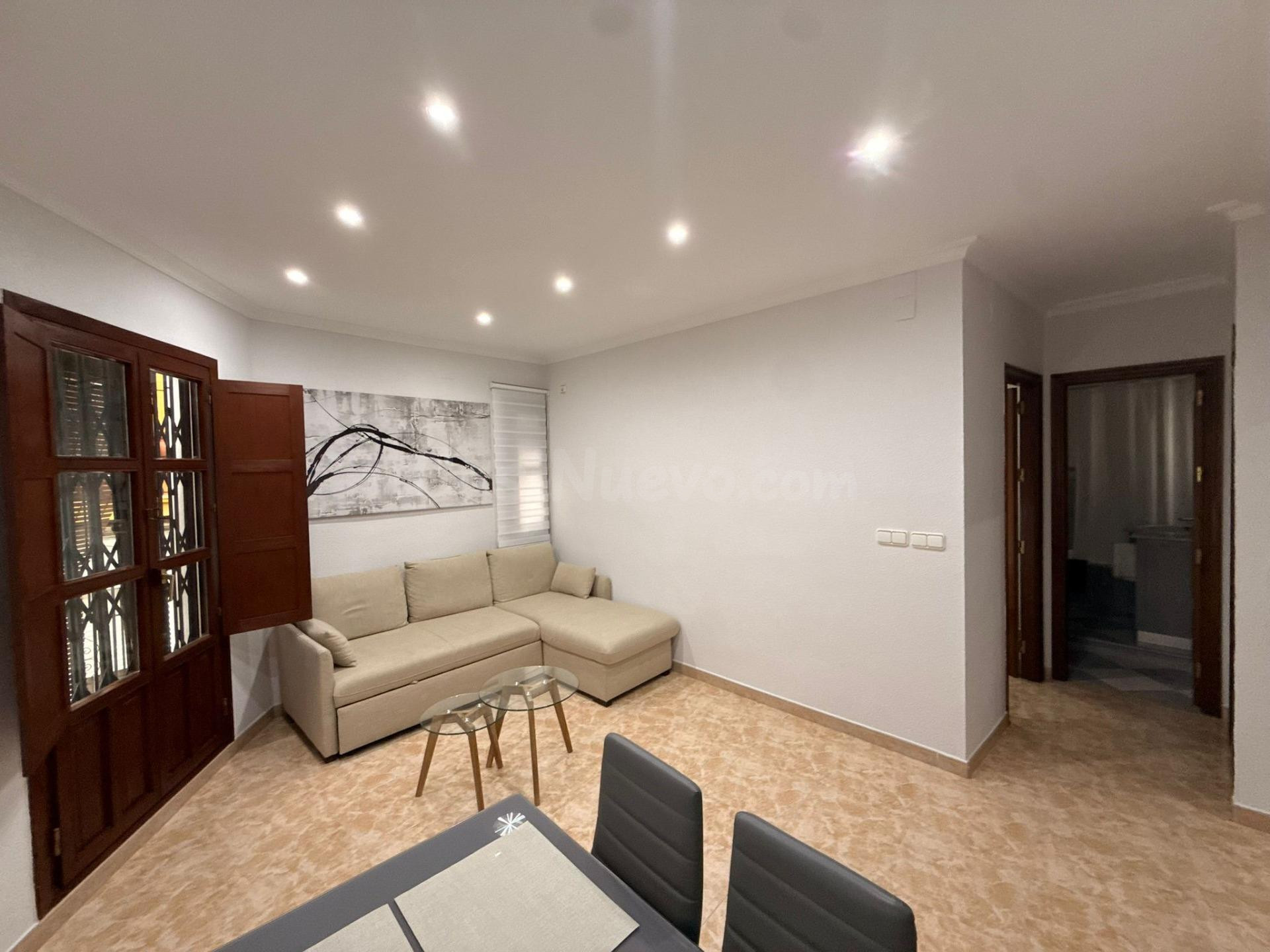 Vivienda con licencia turística, plaza de garaje y trastero  - foto 2