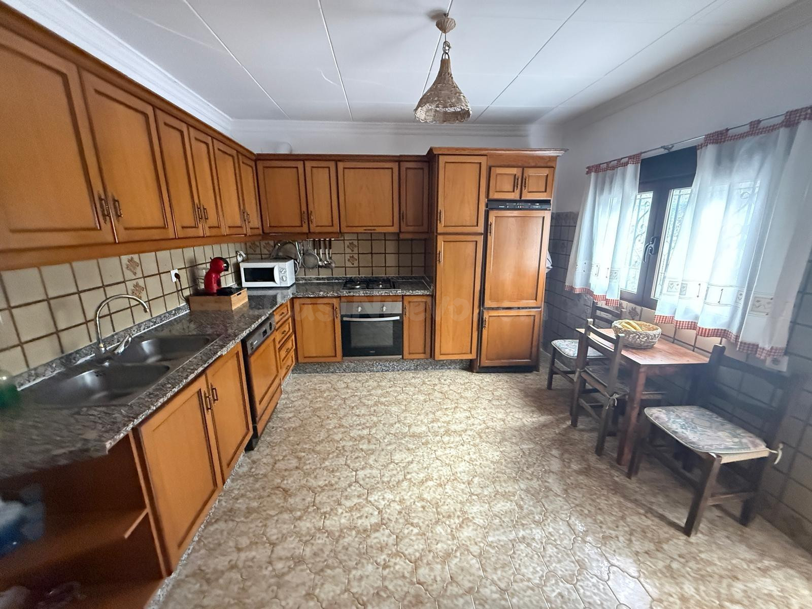 Exclusiva finca con caserío, jardín y piscina en entorno nat - foto 4