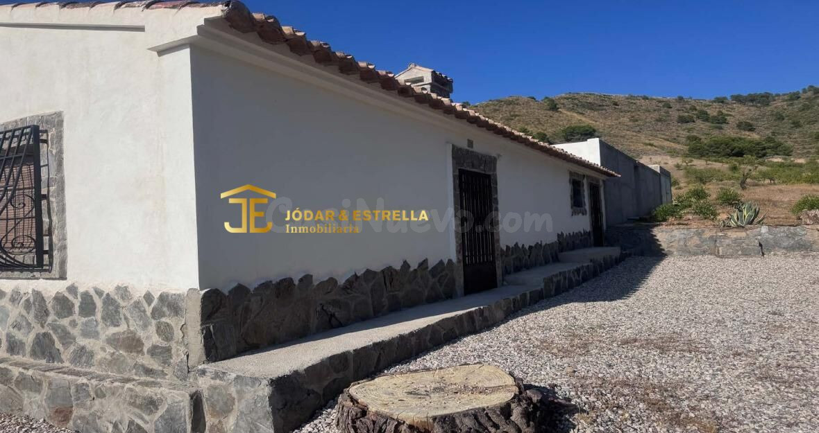 Estupenda casa de 4 dormitorios en la Sierra de la Carrasqui - foto 2