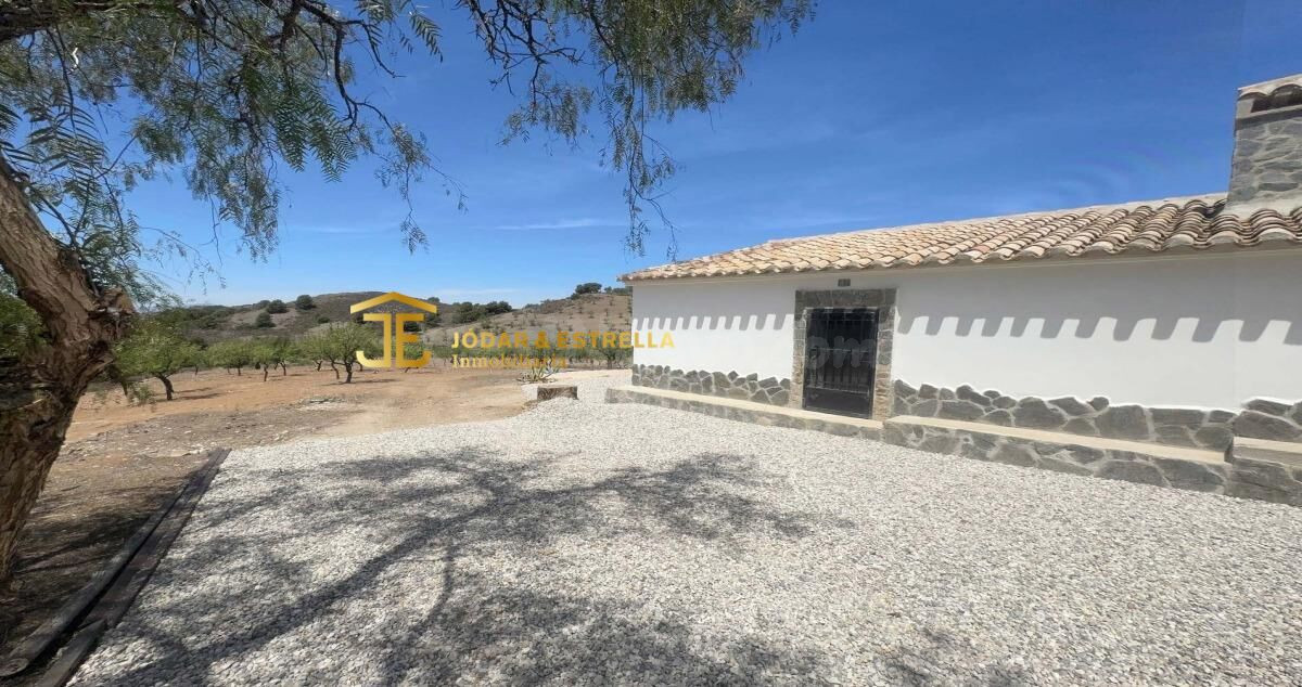Estupenda casa de 4 dormitorios en la Sierra de la Carrasqui - foto 3