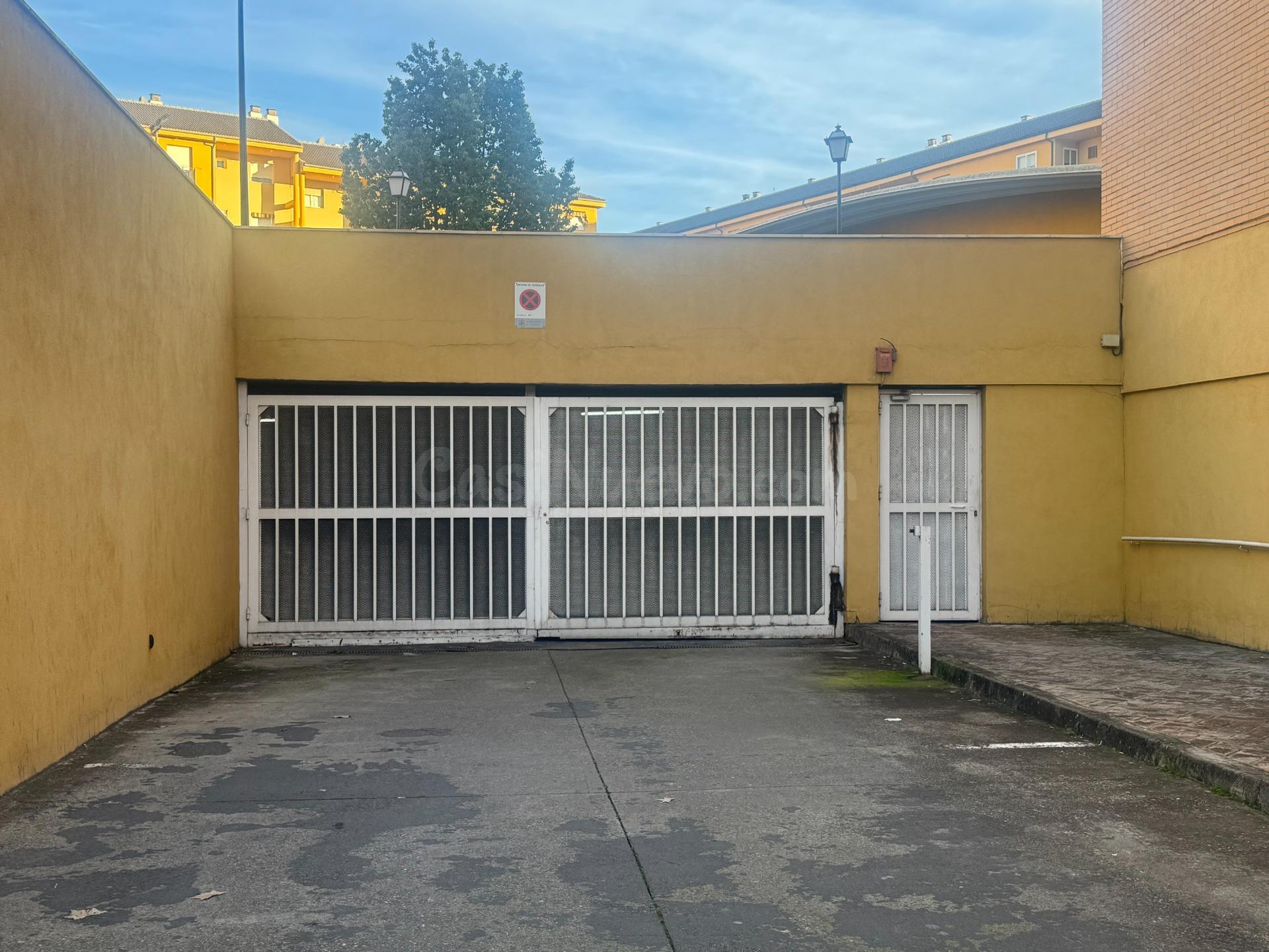 AMPLIA PLAZA DE GARAJE EN VENTA JUNTO A CARLOS III - foto 2