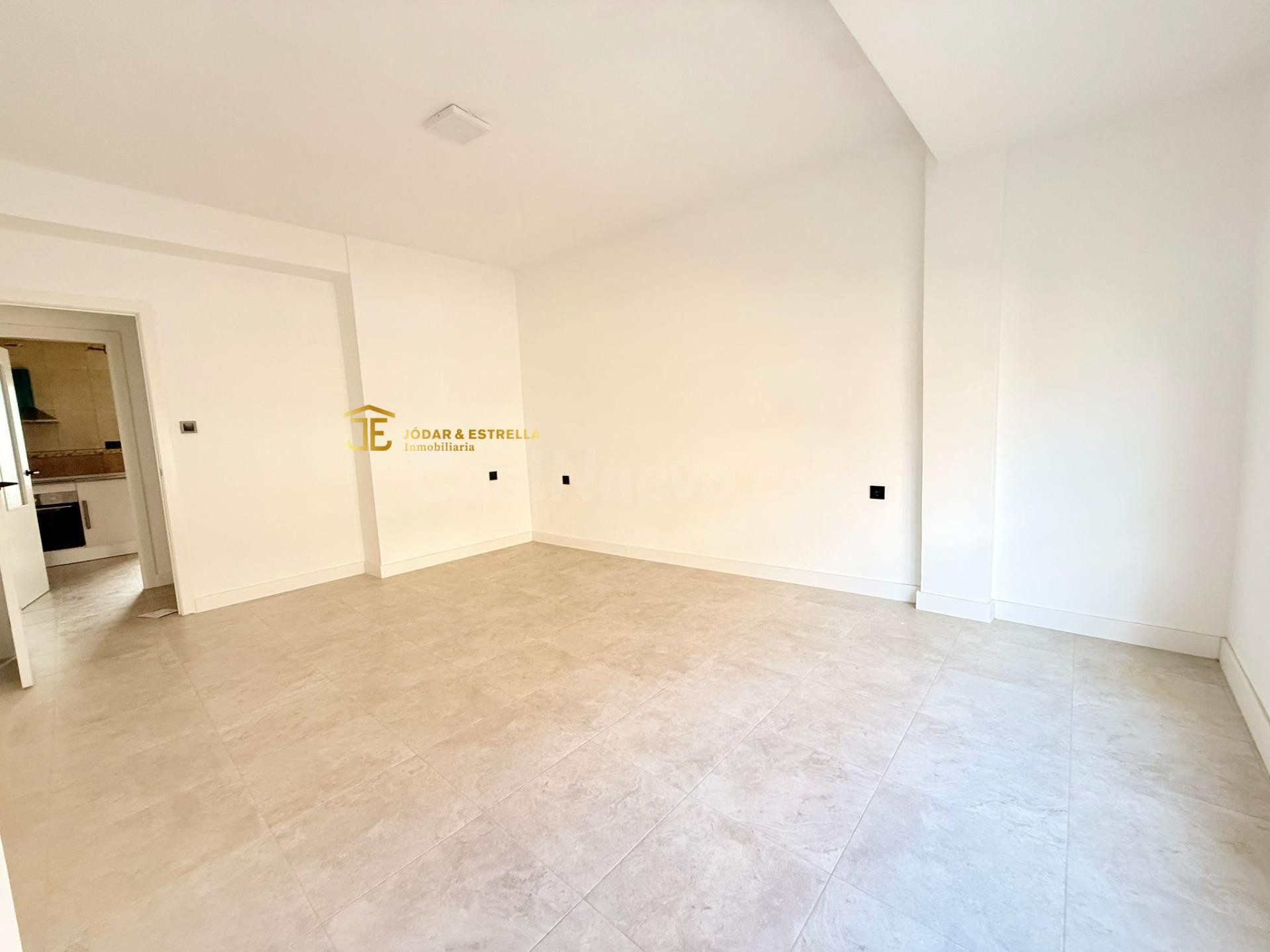 Piso de 4 dormitorios reformado en zona San Jose - foto 2