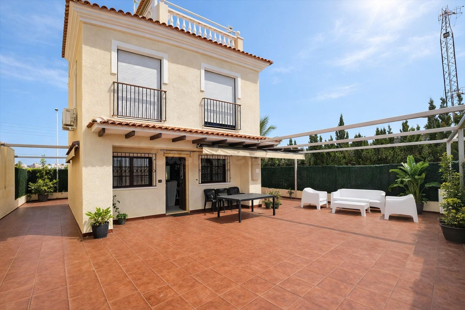 CHALET INDEPENDIENTE EN URBANIZACIÓN CERRADA - foto 2