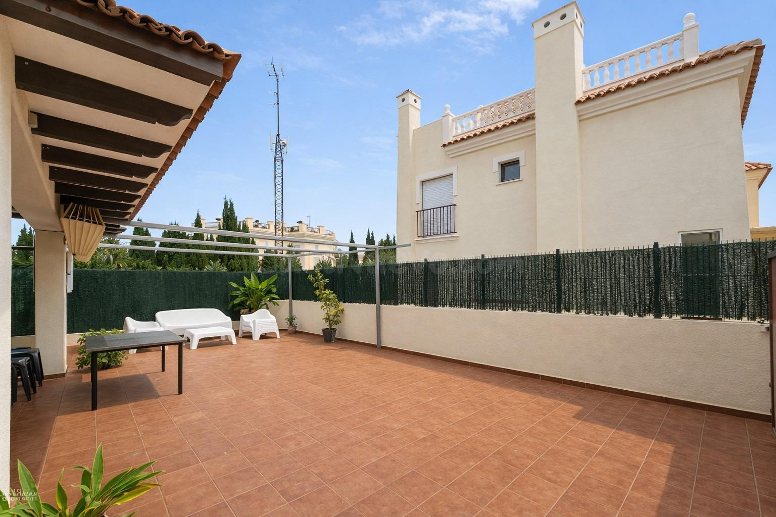 CHALET INDEPENDIENTE EN URBANIZACIÓN CERRADA - foto 3
