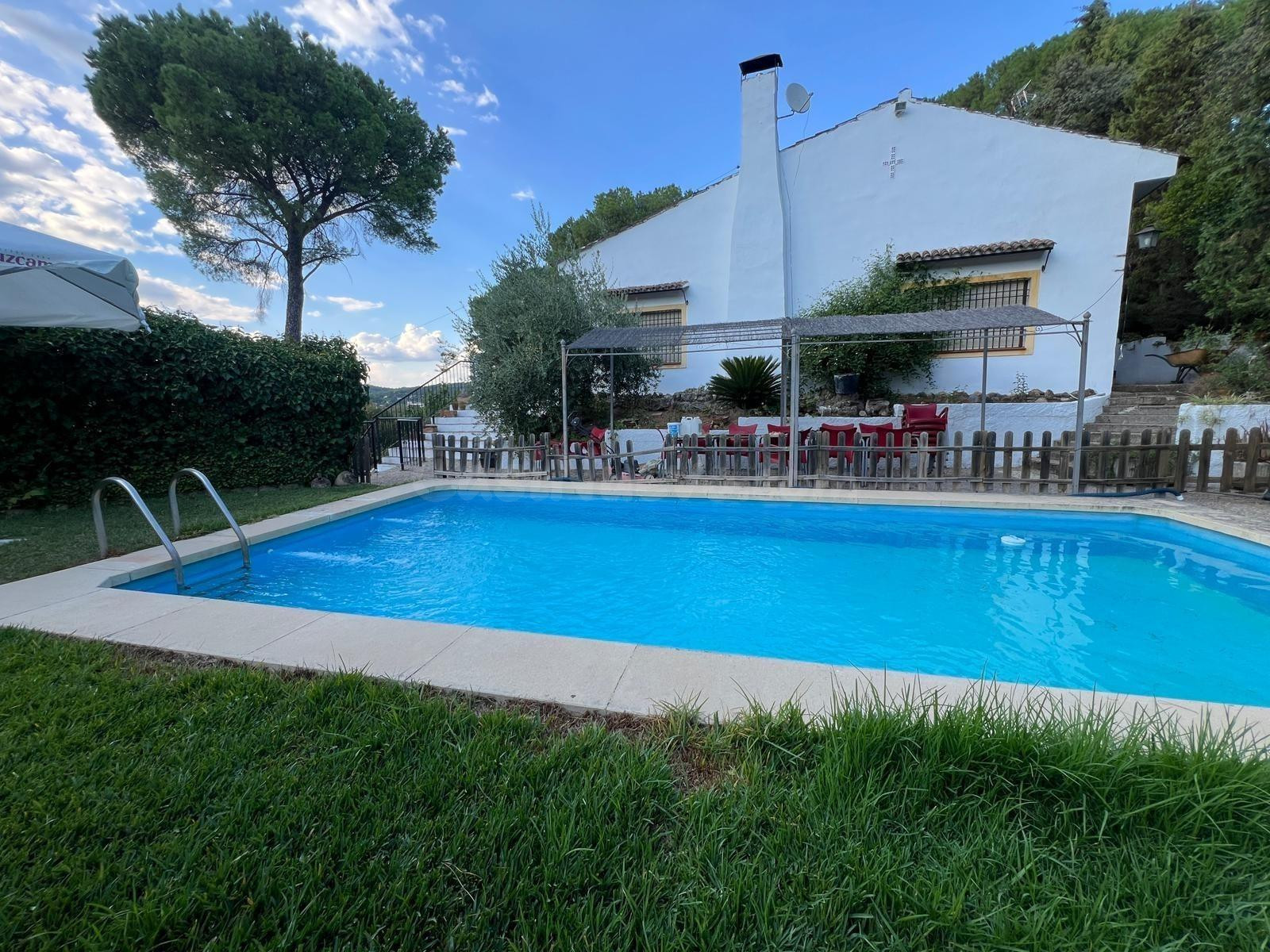 EXCLUSIVO CHALET INDEPENDIENTE CON PISICINA Y ESPECTACUALARES VISTAS PANORAMICAS A LA SIERRA