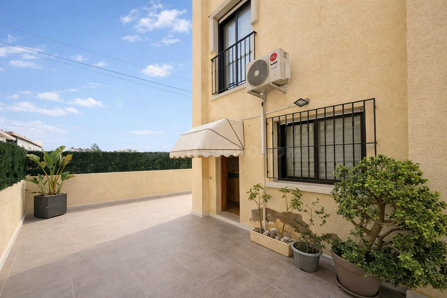 CHALET INDEPENDIENTE EN URBANIZACIÓN DE PRIMERA LÍNEA